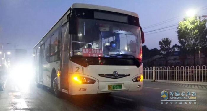 東風汽車股份旗下東風襄陽旅行車有限公司立即安排專人進行工作對接，全力做好在線運營車輛的服務保障