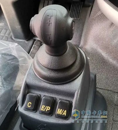 中國重汽T7480馬力AMT載貨車搭載最強(qiáng)勁MC13發(fā)動機(jī)