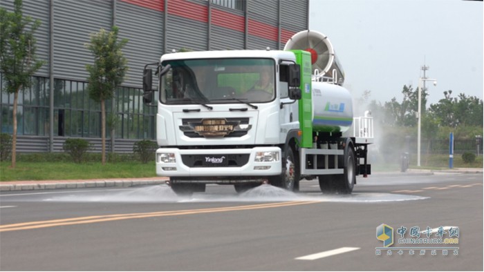 銀隆新能源18噸多功能抑塵車