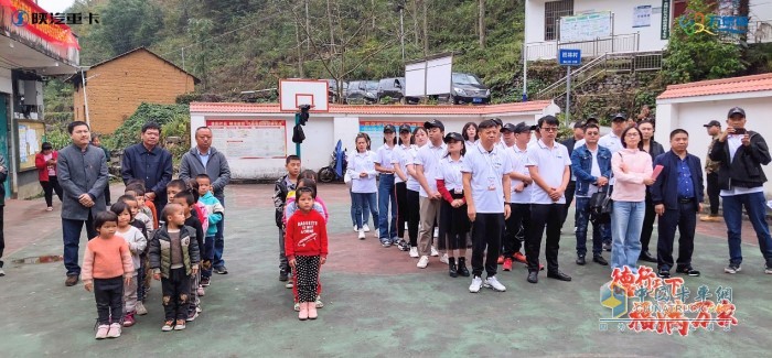 陜汽萬德福公益行走進了河池市金城江區(qū)九圩鎮(zhèn)岜林村