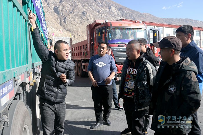 鑼響產(chǎn)品負(fù)責(zé)人講解新國標(biāo)掛車