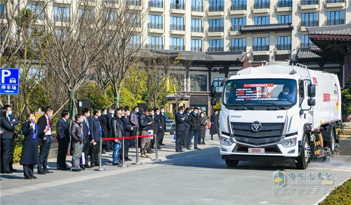 福田超級(jí)卡車(chē)“X超級(jí)動(dòng)力鏈”的BROCK深度清潔車(chē)