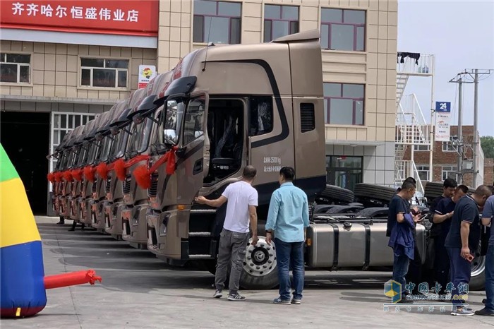 東風商用車  天龍KL  牽引車