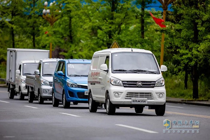 新龍馬汽車,輕卡載貨車