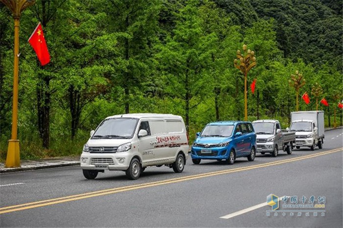 新龍馬汽車,輕卡載貨車