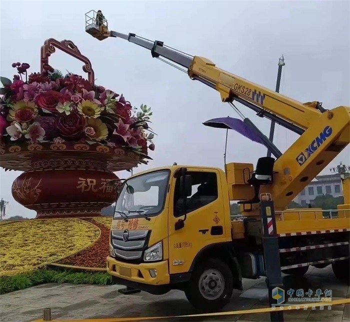 搭建任務中的歐馬可高空作業(yè)車