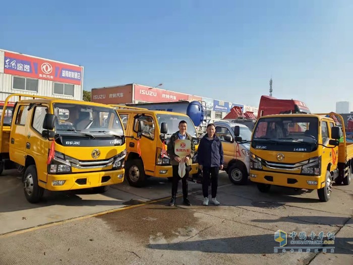 東風(fēng)多利卡D6雙排車交車