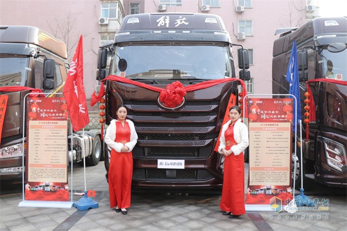 現(xiàn)場(chǎng)外景展車