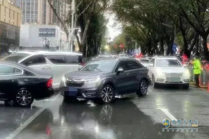 深圳交警 低溫陰雨 雨天行車