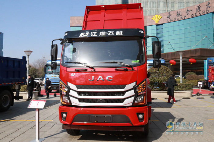 飛越4×2 200馬力自卸車