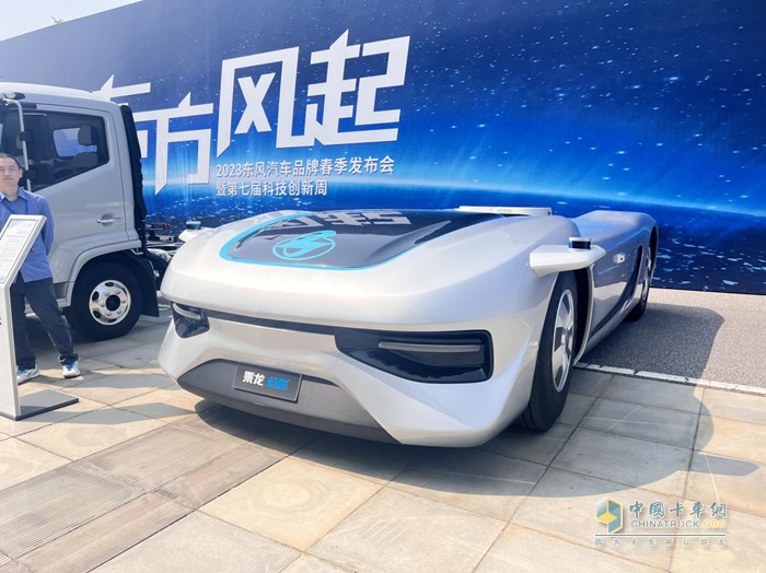 乘龍幻影2.0無人駕駛物流車