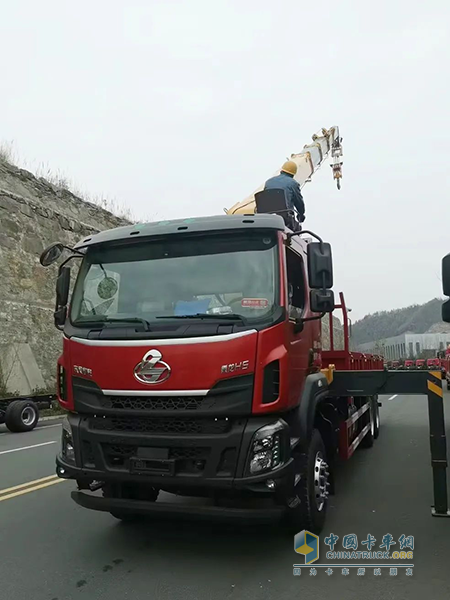 別犯難！乘龍H5隨車吊，助你「一臂之力」