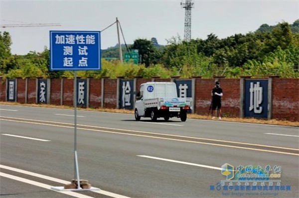 北汽雷馳新能源旗艦“小卡”閃耀上市！新能源MINI卡斬獲四項(xiàng)大獎(jiǎng)