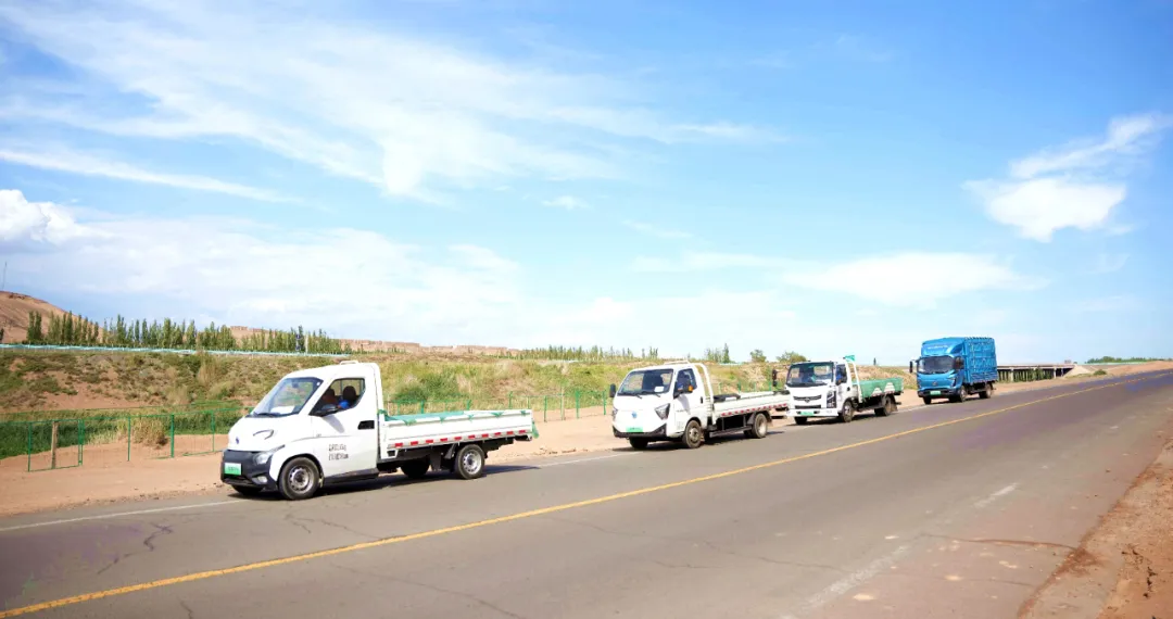 飛碟汽車“三高試驗(yàn)團(tuán)隊(duì)”征戰(zhàn)吐魯番