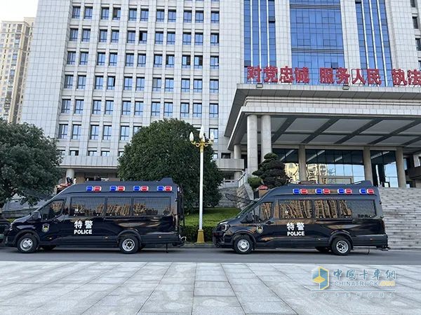 保平安 護穩(wěn)定—森源鴻馬防暴運兵車護航湖南！