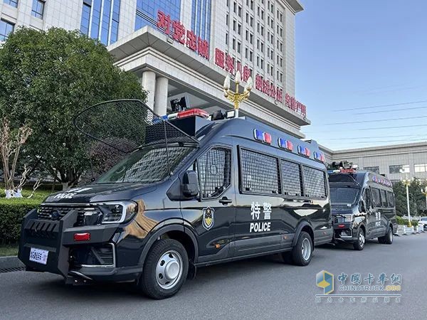 保平安 護穩(wěn)定—森源鴻馬防暴運兵車護航湖南！