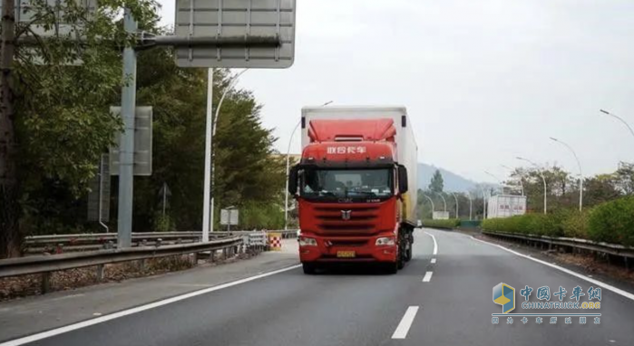 最美卡車司機(jī)李學(xué)飛：有生之年最后開的車，還會(huì)選擇聯(lián)合重卡