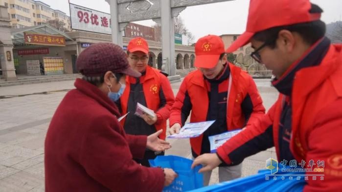 學雷鋒，樹新風，陜汽志愿者與你同行！