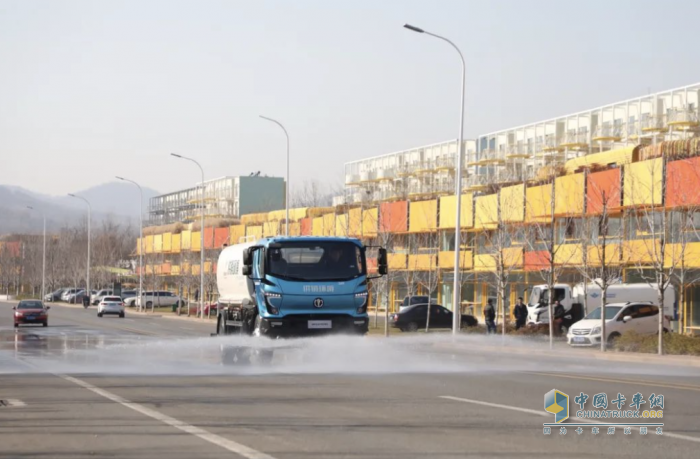 綠化噴灑車中的王牌 五征環(huán)?？萍?5方綠化噴灑車！