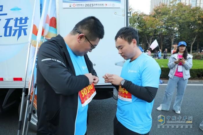 賽事官方唯一指定用車 飛碟汽車與跑友們共赴“日馬”之約！