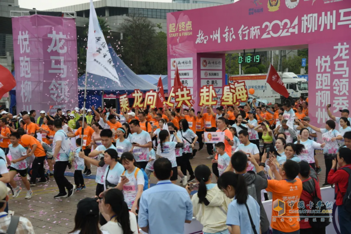 燃情柳馬賽道，東風(fēng)柳汽乘龍“乘風(fēng)跑團(tuán)”集結(jié)開跑