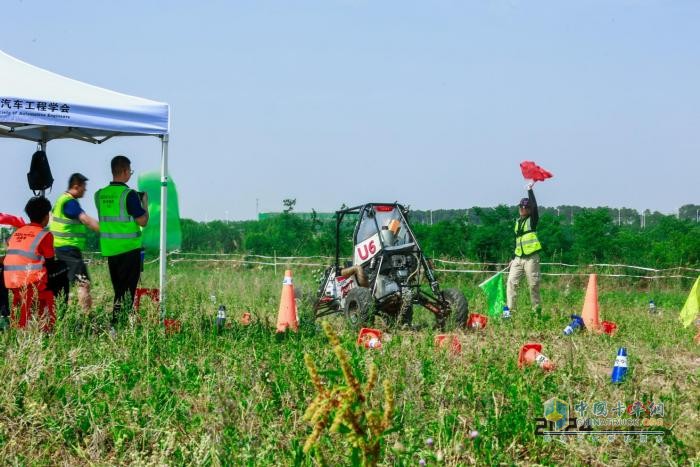 東風(fēng)商用車譽(yù)助湖北汽院HUAT車隊5月燃戰(zhàn)巴哈大賽（襄陽站）