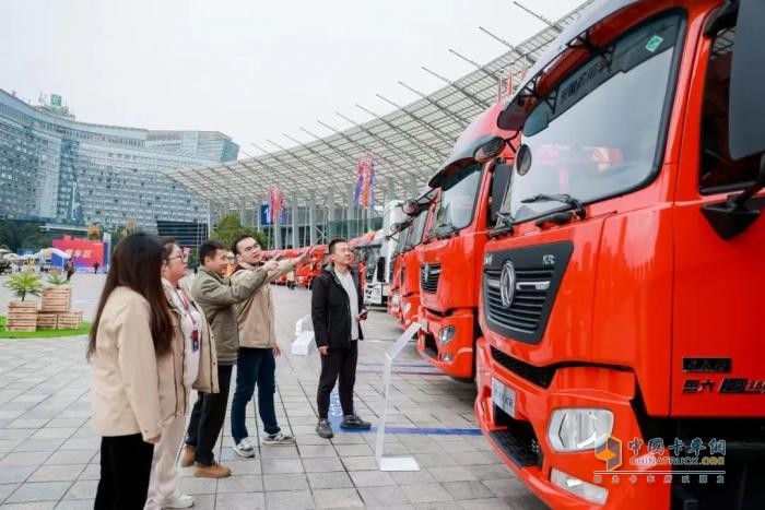 燃動未來！東風(fēng)商用車2025合作伙伴大會，龍擎動力“鏈”接精彩