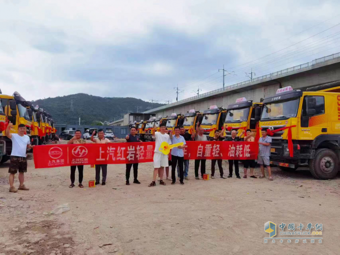 助力臺(tái)州工程建設(shè) 上汽紅巖杰獅C6自卸車批量交付