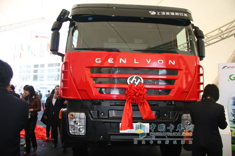 2010北京車展上汽依維柯紅巖杰獅自卸車