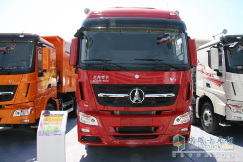 2010北京車展北奔重卡V3系列2530S天然氣牽引車