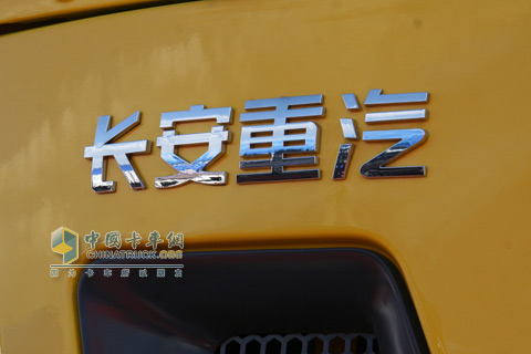 2010北京車展長安重汽8X4LNG自卸車