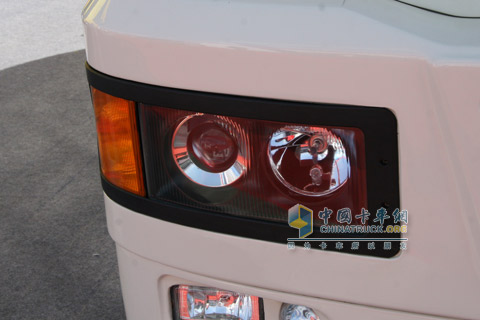 2010北京車展長安重汽6X2CNG牽引車