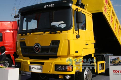 2010北京車展長(zhǎng)安重汽6X4自卸車