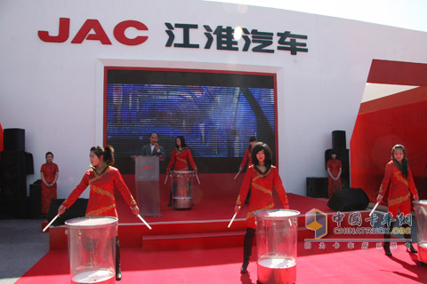 2010北京車(chē)展江淮汽車(chē)現(xiàn)場(chǎng)表演