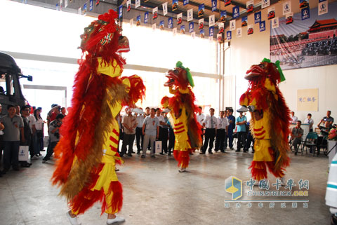 北奔重卡福州4S店開業(yè)舞獅表演