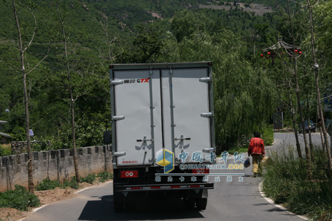 奧鈴CTX廂式車背面