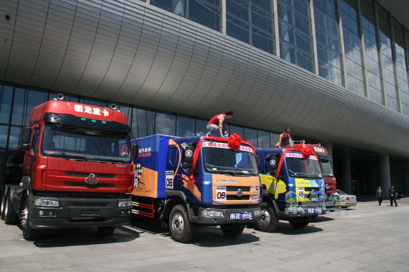 乘龍汽車杯首屆中卡極限挑戰(zhàn)賽現(xiàn)場表演