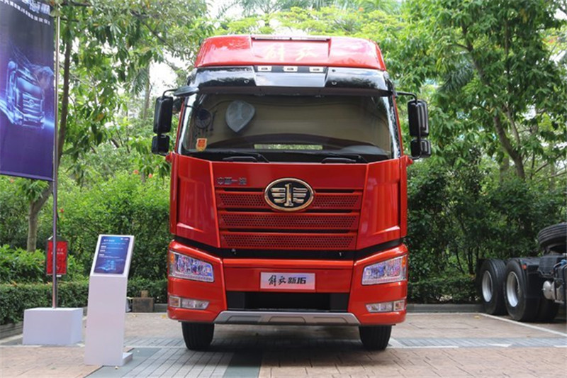 一汽解放 新J6P重卡 領(lǐng)航版 500馬力 6X4 國五牽引車(CA4250P66K25T1A1E5)