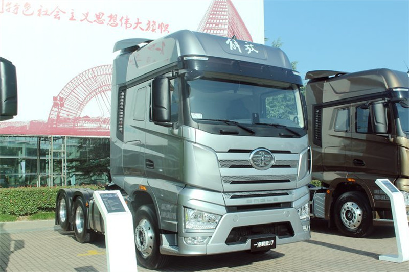 一汽解放 J7重卡 豪華型 550馬力 6X2R 國(guó)五AMT自動(dòng)擋牽引車(CA4250P77K25T2E5)