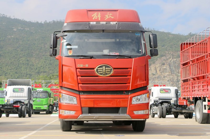 一汽解放 新J6P重卡 領(lǐng)航版 560馬力 6X4牽引車(國六)(CA4250P66K25T1E6)