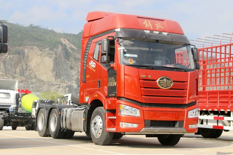 一汽解放 新J6P重卡 領(lǐng)航版 560馬力 6X4牽引車(國六)(CA4250P66K25T1E6)