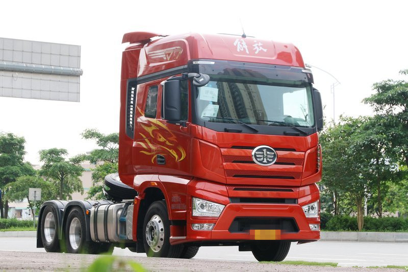 一汽解放 J7重卡 550馬力 6X2R 國五AMT自動(dòng)擋牽引車(CA4250P77K25T2E5)