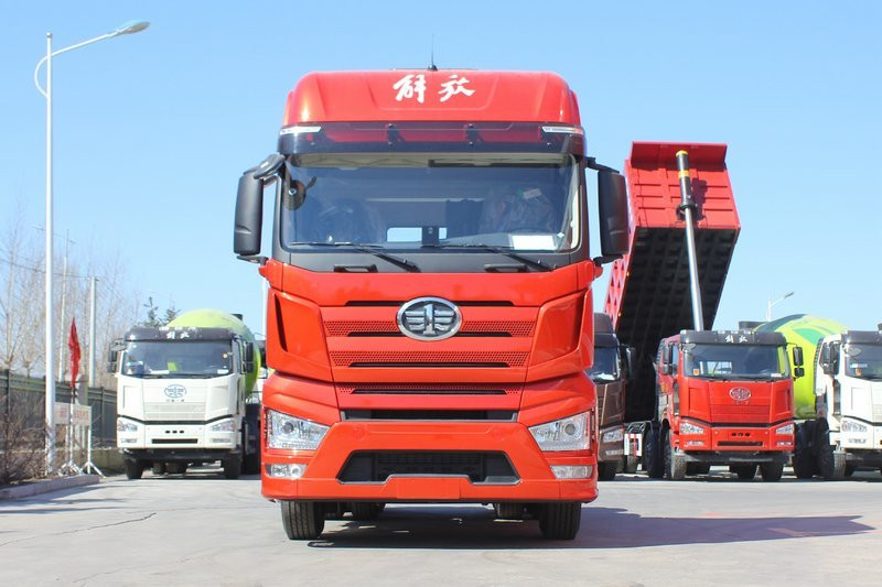 一汽解放 J7重卡 春晚定制版 550馬力 6X4 國(guó)五牽引車(chē)(CA4250P77K25T1E5)