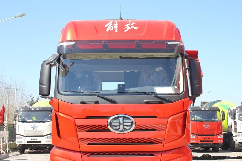 一汽解放 J7重卡 春晚定制版 550馬力 6X4 國(guó)五牽引車(chē)(CA4250P77K25T1E5)