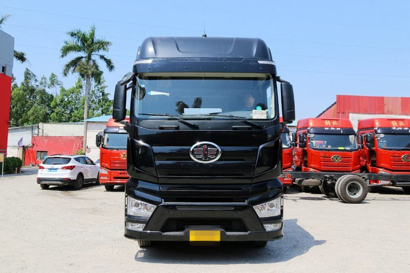 一汽解放 J7重卡 500馬力 6X4 國五牽引車(黑色款)(CA4250P77K25T1E5)