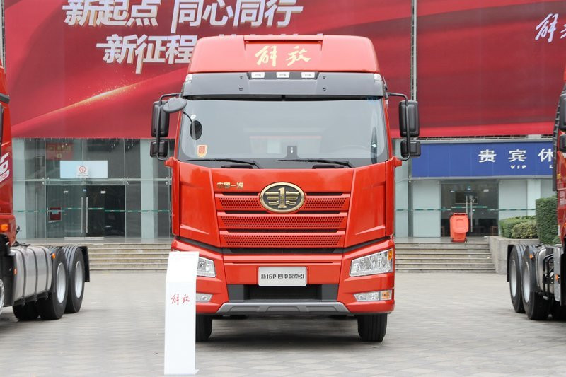 一汽解放 J6P重卡 430馬力 6X4 國(guó)五LNG牽引車(chē)(CA4250P66K29T1E5M)