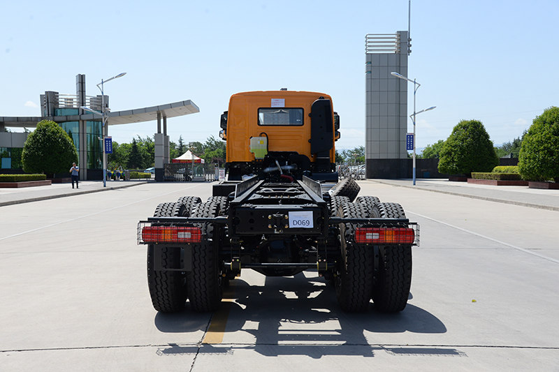 大運(yùn)重卡 N8V 工程版 350馬力 6X4 國五 5.6米自卸車(CGC3250D5DCGD) 