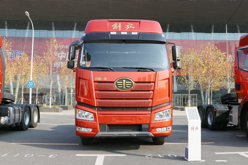 一汽解放 新J6P重卡 領(lǐng)航版2.0 四季款 560馬力 6X4 國六 牽引車(CA4250P66K25T1E6)