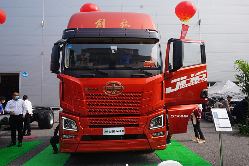 一汽解放青汽 JH6+生活艙 550馬力 6×4 國(guó)五 牽引車（CA4250P33K25T1EA5A80）