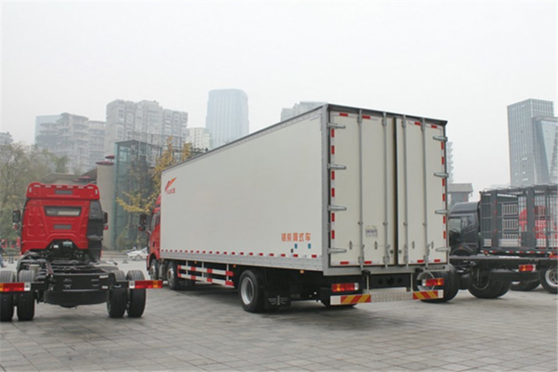 一汽解放 J6P重卡 260馬力 6X2 8.7米 國(guó)四廂式載貨車(chē)(CA5200XXYP63K1L6T3E4)